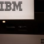 شرکت IBM با امید جایگزینی هوش مصنوعی به‌جای نیروی انسانی، استخدام در ۷۸۰۰ جایگاه شغلی را متوقف می‌کند